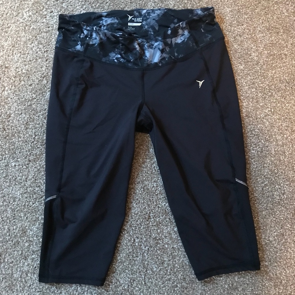 Old navy Active Capri